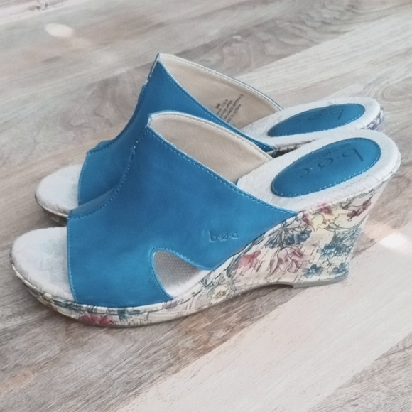 Boc Women's Floral Wedge Sandals - Picture 2 of 11